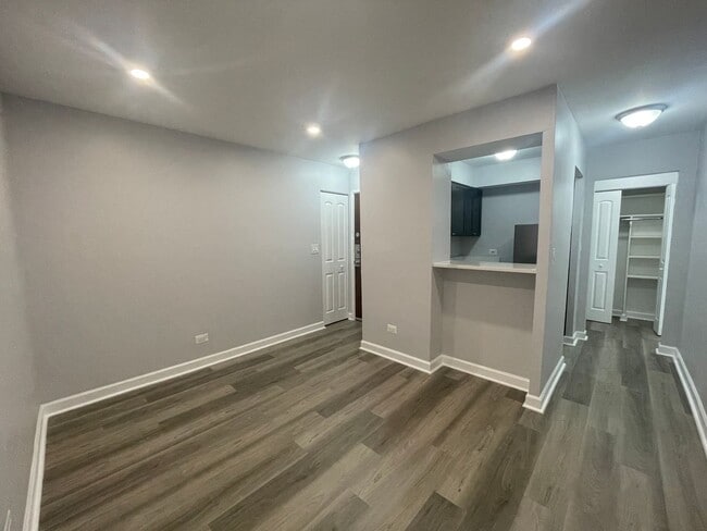 Photo - 1040 Hollywood