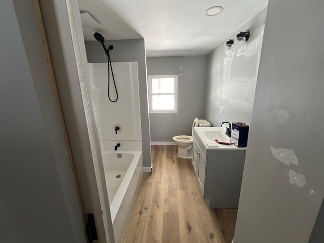 Photo - 383 Stewart Rd N