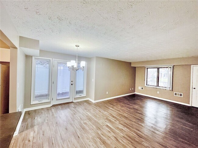 Photo - 296 S Fitzhugh St