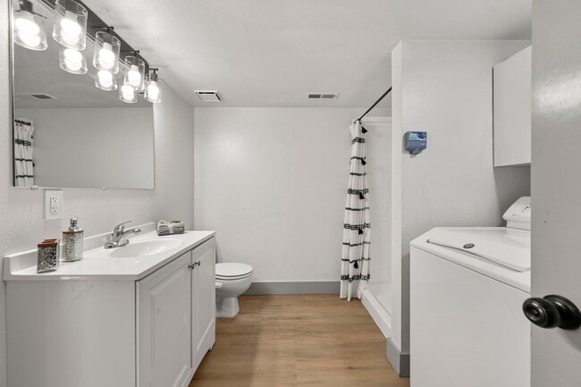 Photo - 330 Putnam Dr