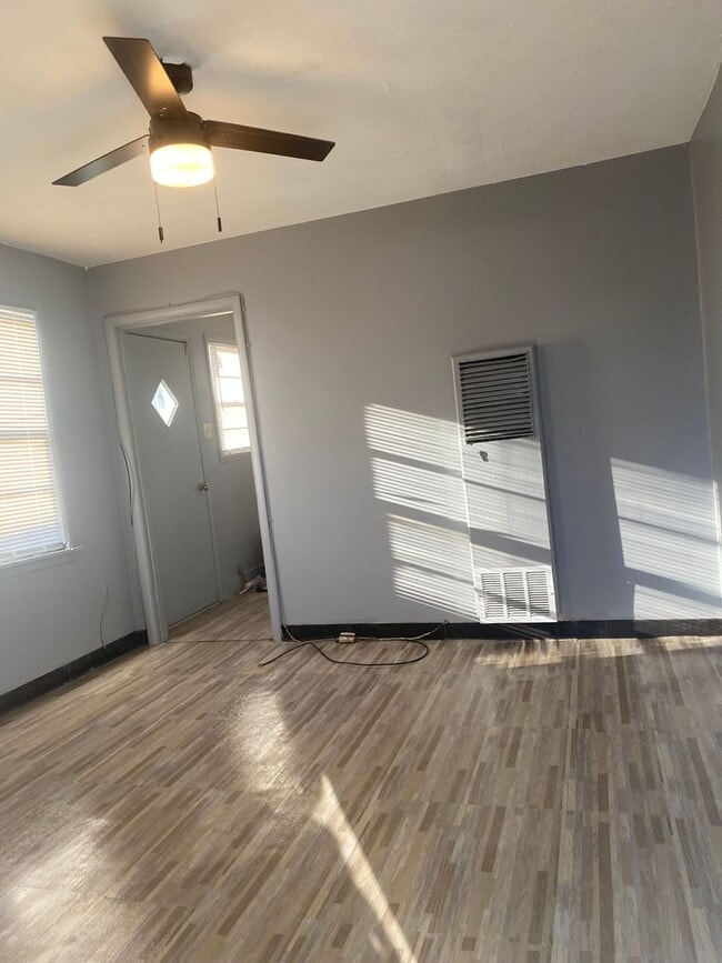 Photo - 4 Success Realty now offering this 1 bedro...