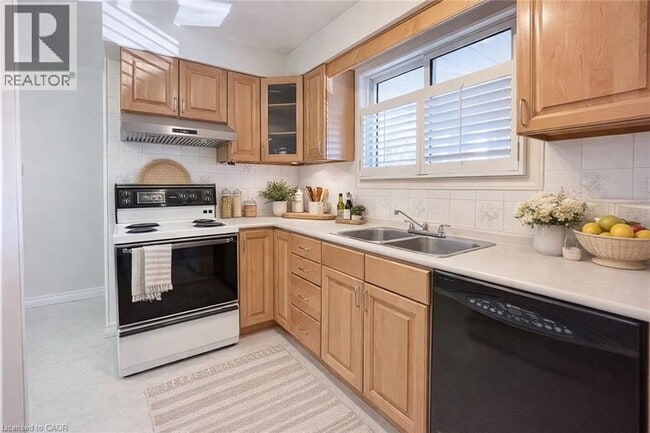 Photo - 514 Fallingbrook Dr