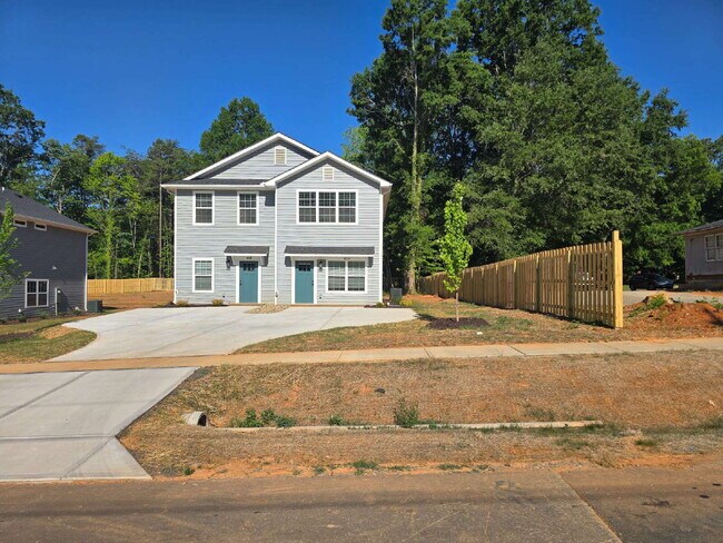 2 Bedroom Townhomes Near Downtown Mebane for $1495