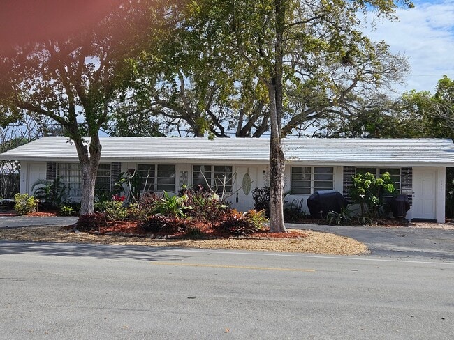 Building Photo - 1568 NE 45th St