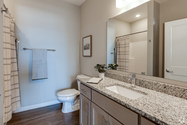 2BR, 2BA - 1119SF - Primary Bathroom