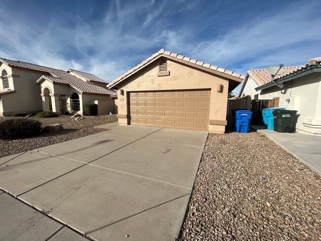 Photo - 4 Weeks of Free Rent! - Three bedroom Sing...