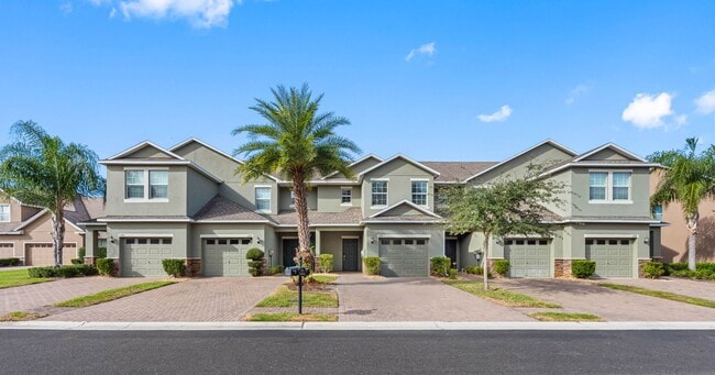 Building Photo - Meticulously Maintained Townhome