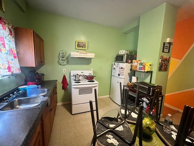 Building Photo - 217 Pleasant St Unit 1W Rental