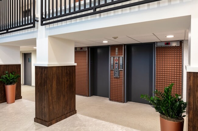 Vestíbulo actualizado - Churchill Towers