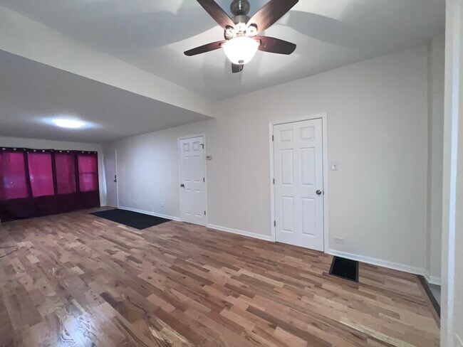 Photo - 8919 S Muskegon Ave