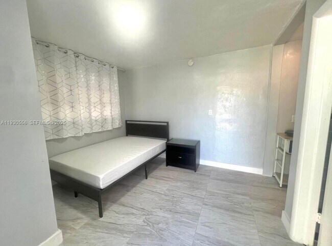 Building Photo - 106 Harvard Rd Unit 0