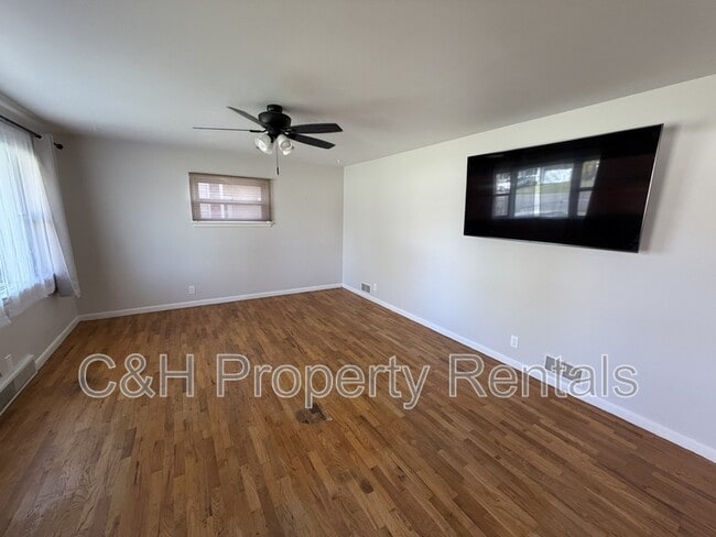 Photo - 1126 Lendel Ln
