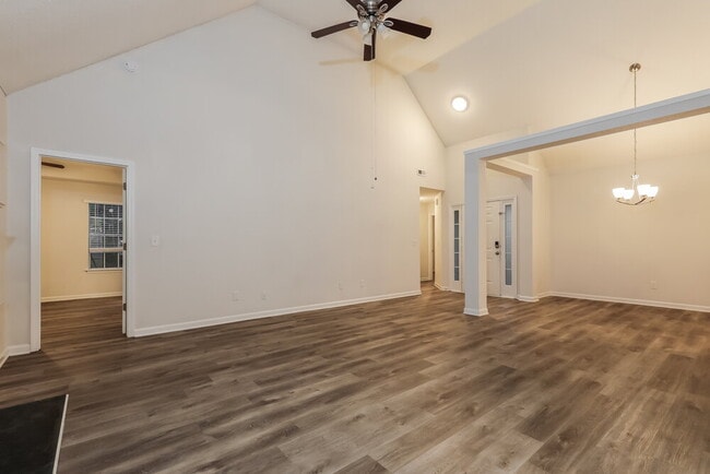 Photo - 1427 Isleworth Cir