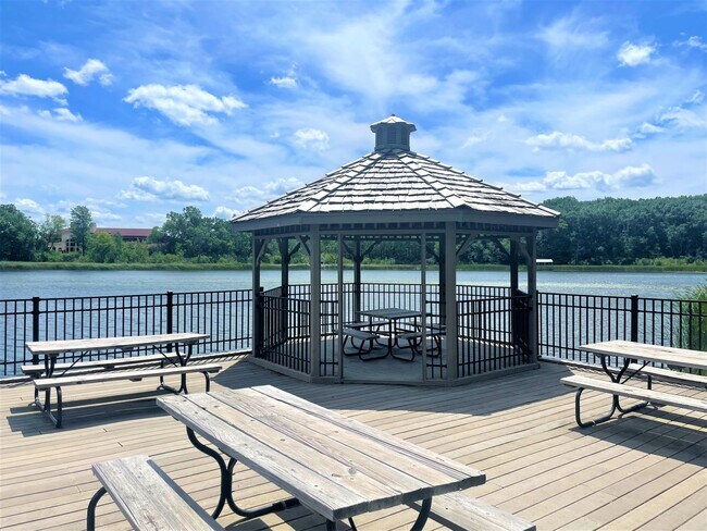 Parkwood Lake Apartments