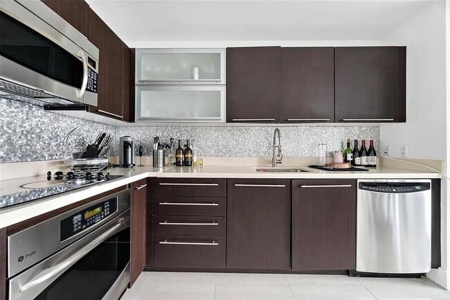 Photo - 90 SW 3rd St Unidad 1807