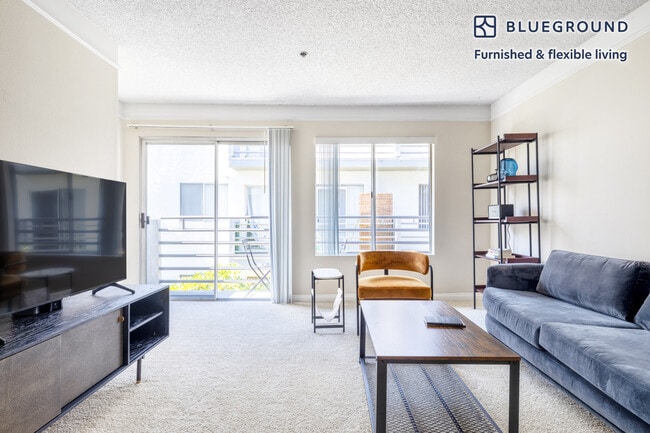 Building Photo - 4920 Van Nuys Blvd Rental