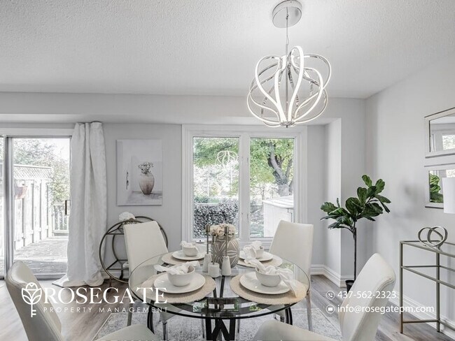 Photo - Detached 3+Den Home with 3 Parking Spaces in Prime Mississauga