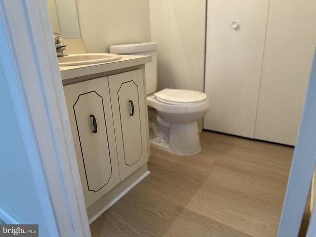 Photo - 329 Gwynedd Ct