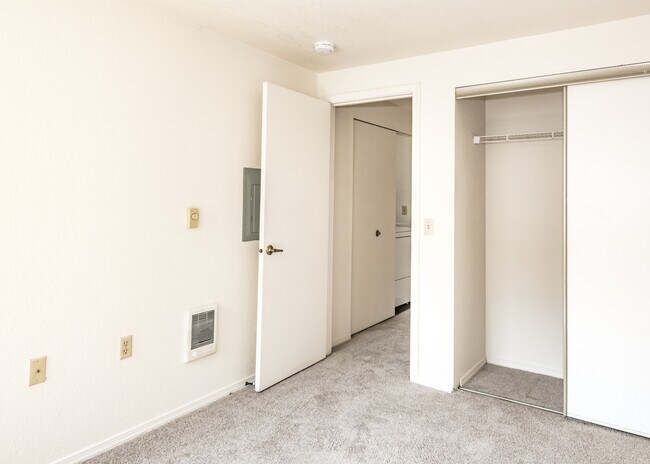 Elmonica Court