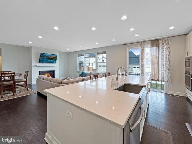 Photo - 221 Red Oak Ridge Pl