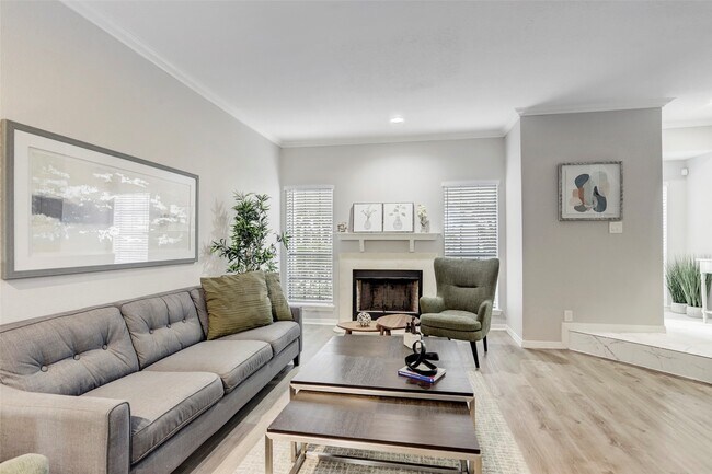 Photo - 1911 Bering Dr Unidad 34