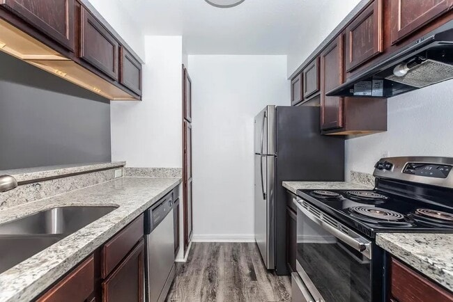 Building Photo - 4400 Memorial Dr Unit 30-2205