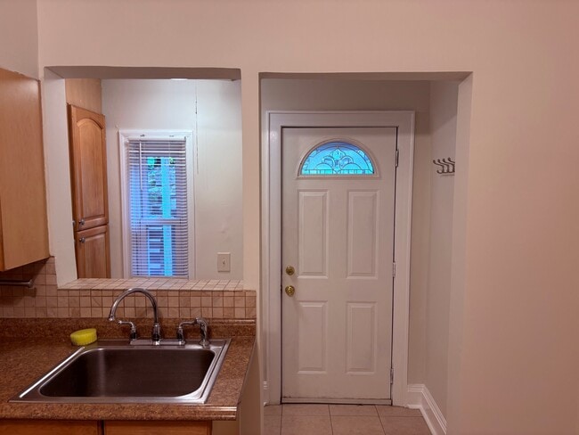 Photo - 156 Wallace St Unit 1