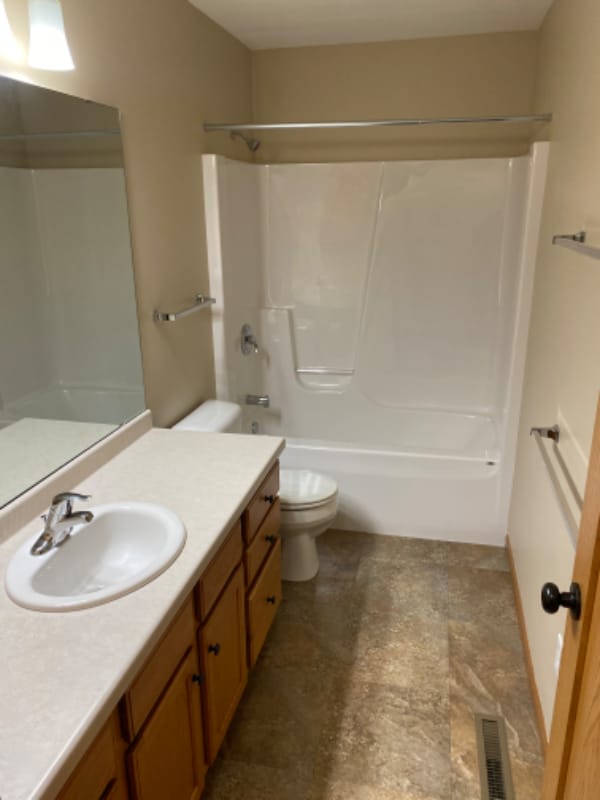 Photo - 4626 35 St NW