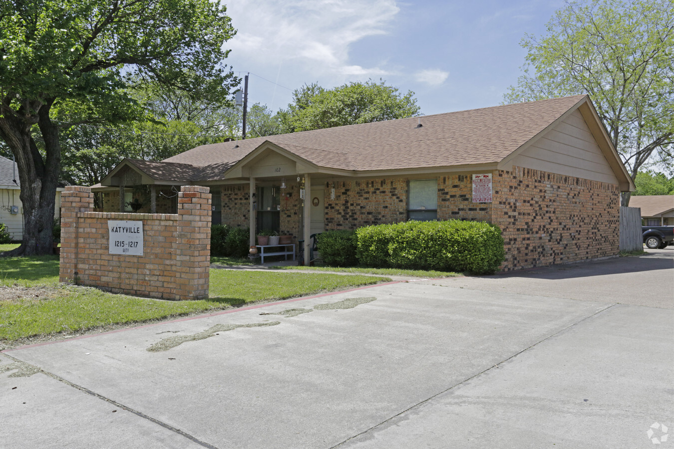 Photo - 1215-1217 Katy Dr Apartments