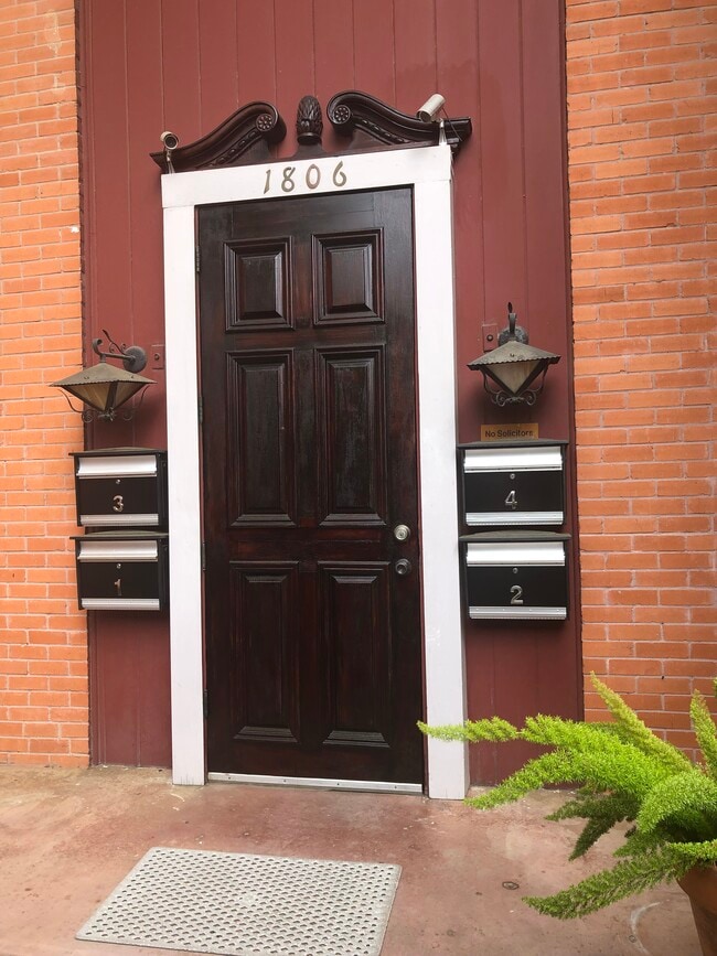 Building Photo - 1806 Banks St Unit #4