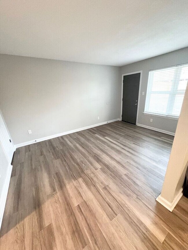 Photo - LIVE AT THE DEN THIS WINTER — FREE RENT + $995 SPECIAL