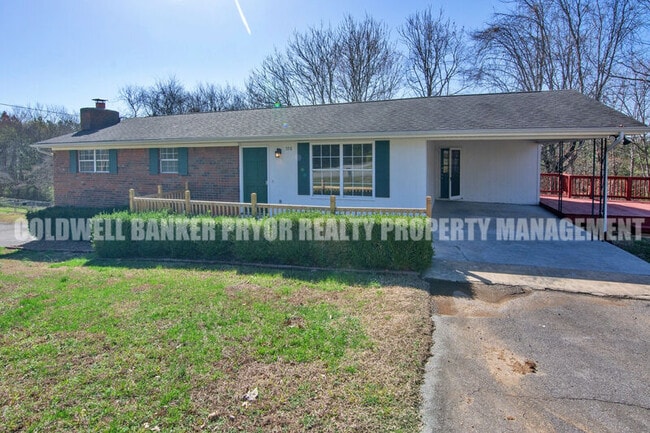 Photo - 598 Highland Dr House