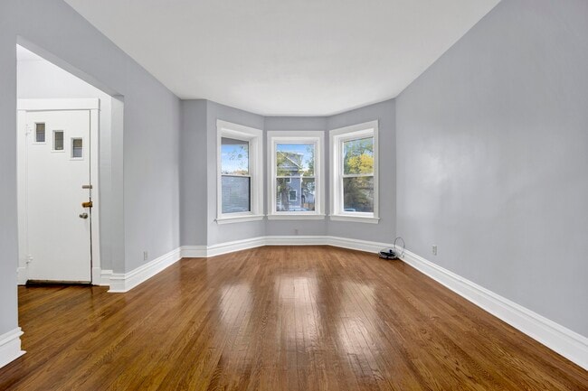 Photo - 5015 W Montrose Ave