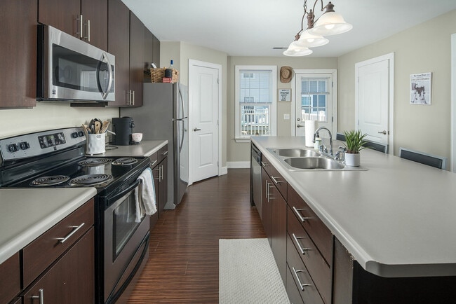 Model Kitchen - The Avenue at Orono Apartments