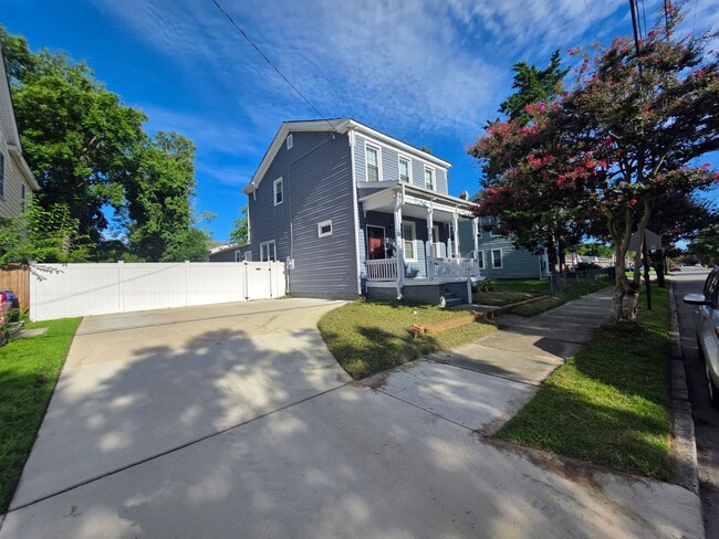 Photo - 212 Elm Ave
