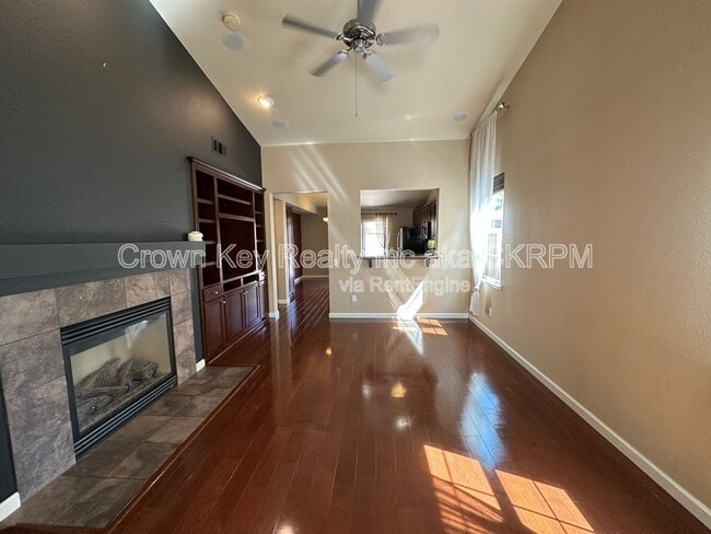 2741 Nostalgia St