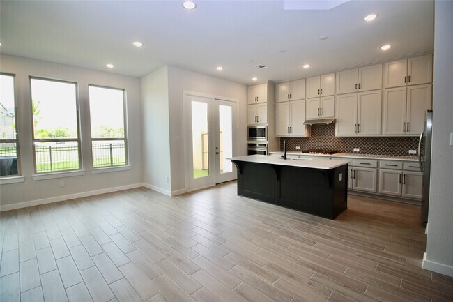 Photo - 6542 Scarlet Pond Ln