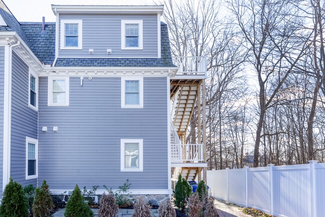 Photo - 4 East St Unit #3