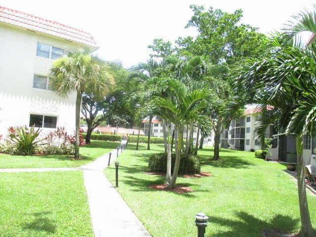 Photo - 9511 N Hollybrook Lake Dr Unidad 305