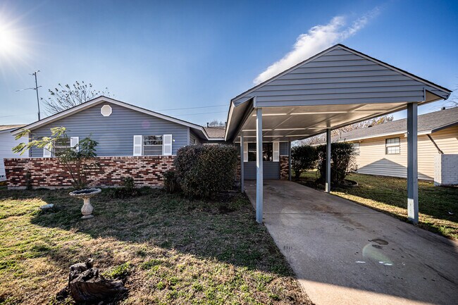 Photo - 911 SW 35th St