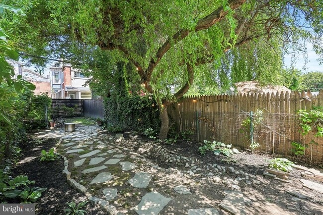 Photo - 466 Conarroe St