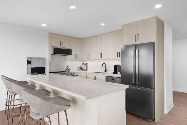 Photo - 44 Charles West in Manulife Centre