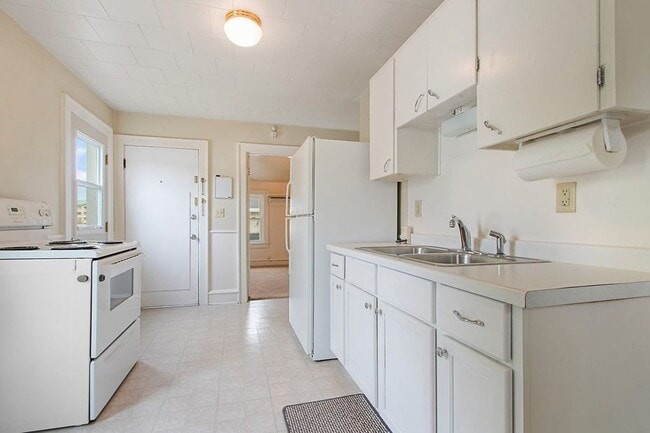Photo - 720 W Franklin St