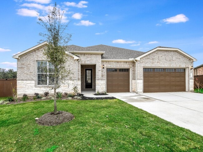 Photo - ONE-STORY Home in Marble Falls - 2932 SF with THREE-CAR GARAGE - On a CUL-DE-SAC!