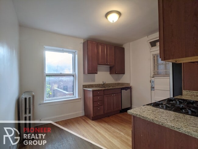 Photo - 2122 W Ainslie St