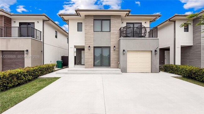 229 NW 12th Ct