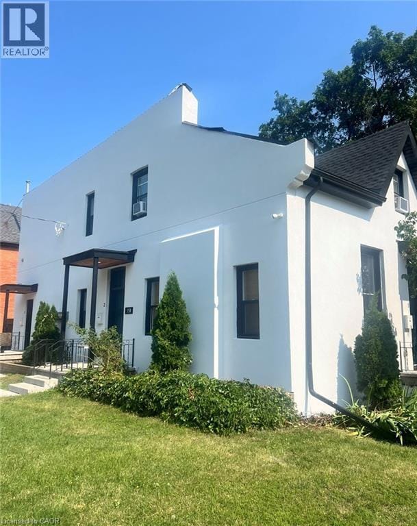 Photo - 158 Wellington St S