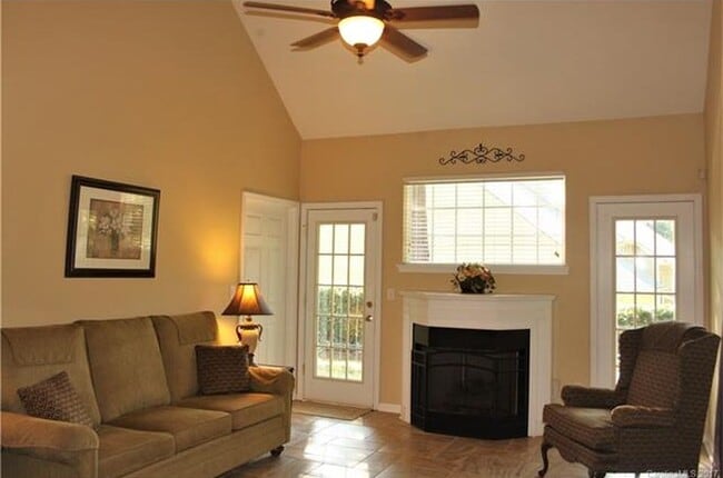 Building Photo - 11820 Kevin Henry Pl Rental