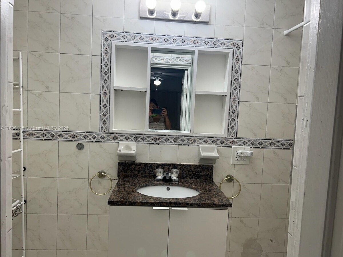 Photo - 100 NW 56th Ct Unidad 100