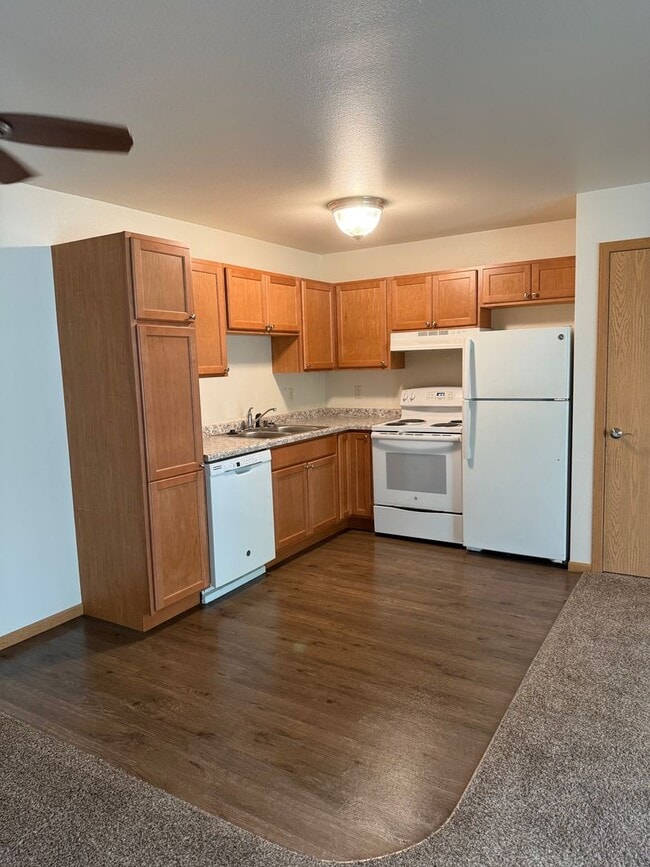 Photo - Riverwood Apartments - 514 McEvoy St